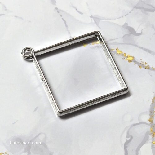 Bezels Square Pendant Earrings in use