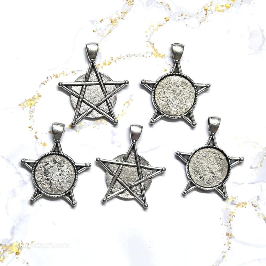 Pack of 5 Antique Bezel Resin Pendants