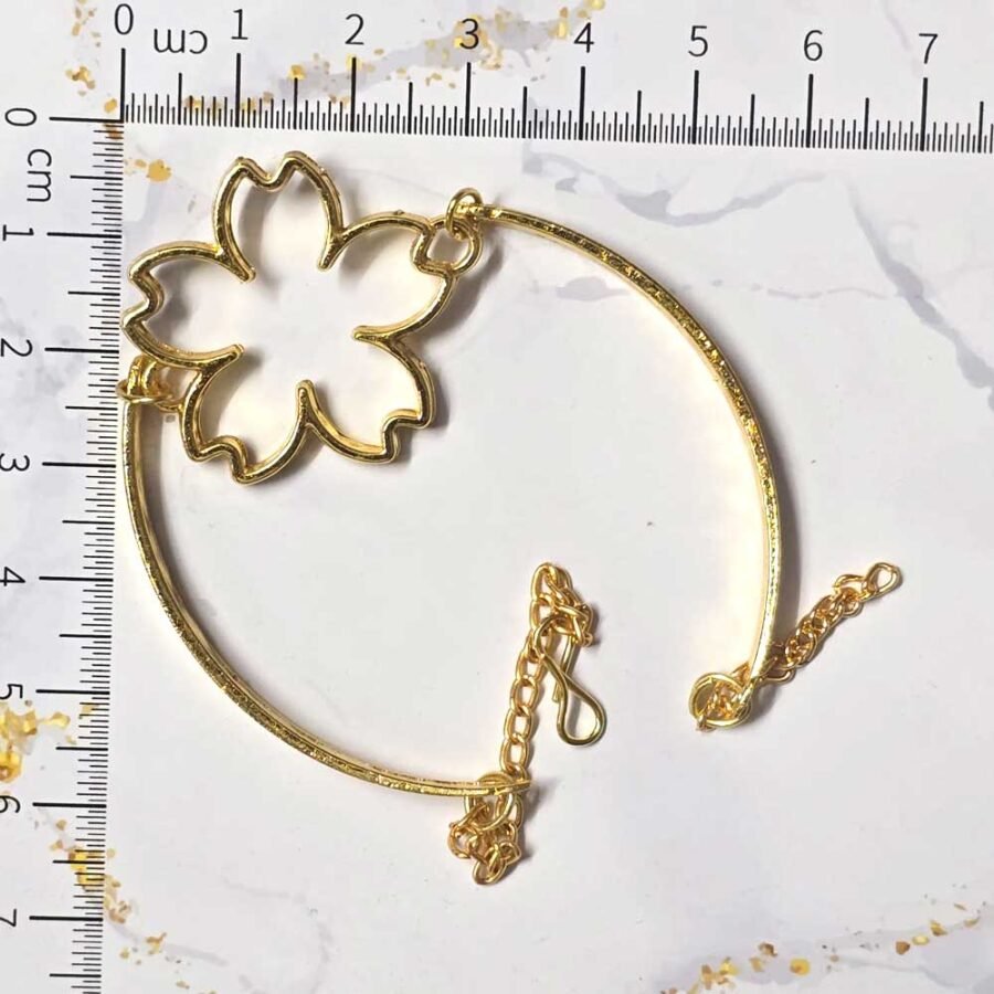 Resin art flower base with chain for jewelry making